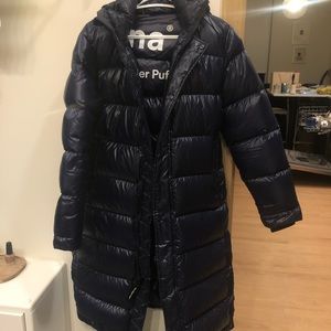 Aritzia TNA super puff - gloss navy color